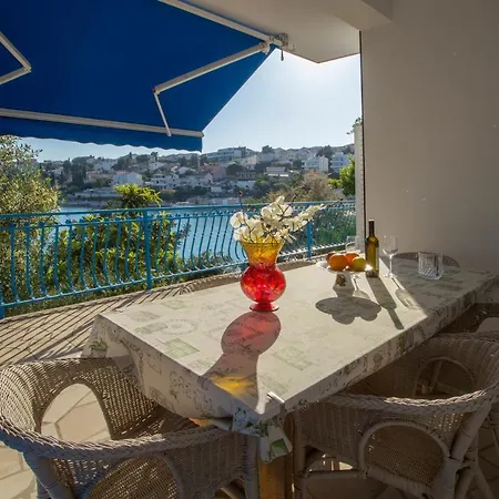 Apartment Summer By The Sea