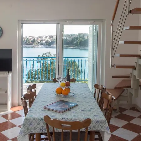 Apartment Summer By The Sea