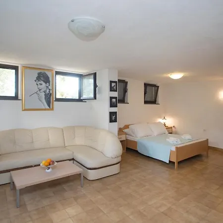 Apartment Summer By The Sea
